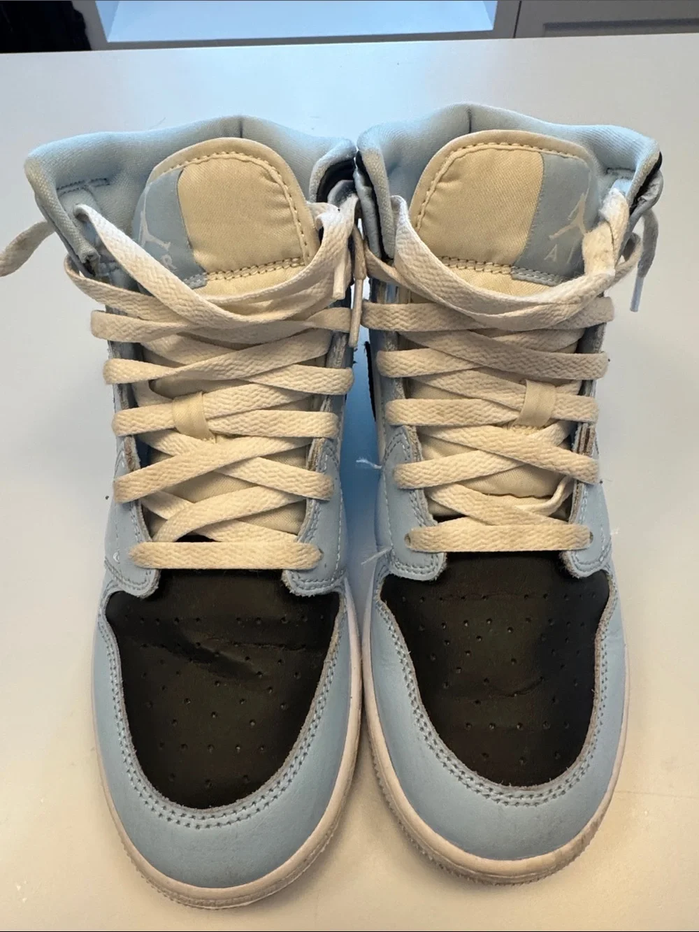 Youth Size 7 Unisex Nike Air Jordan 1 Mid Light Blue, Black & White 🩵VGUC!🖤